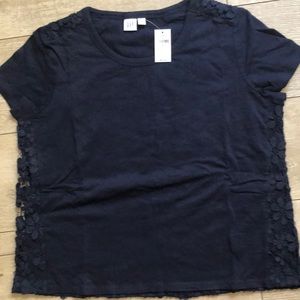 GAP T Shirt, floral back lace, Navy
